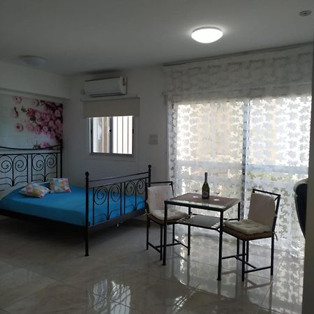 Stelia'S Seagate Studio Apt. Larnaca Luaran gambar