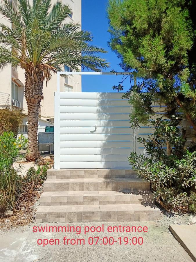 Stelia'S Seagate Studio Apt. Larnaca Luaran gambar