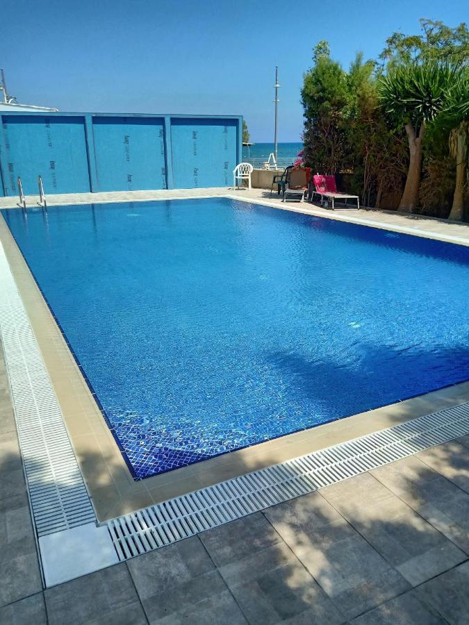 Stelia'S Seagate Studio Apt. Larnaca Luaran gambar