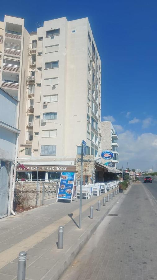 Stelia'S Seagate Studio Apt. Larnaca Luaran gambar