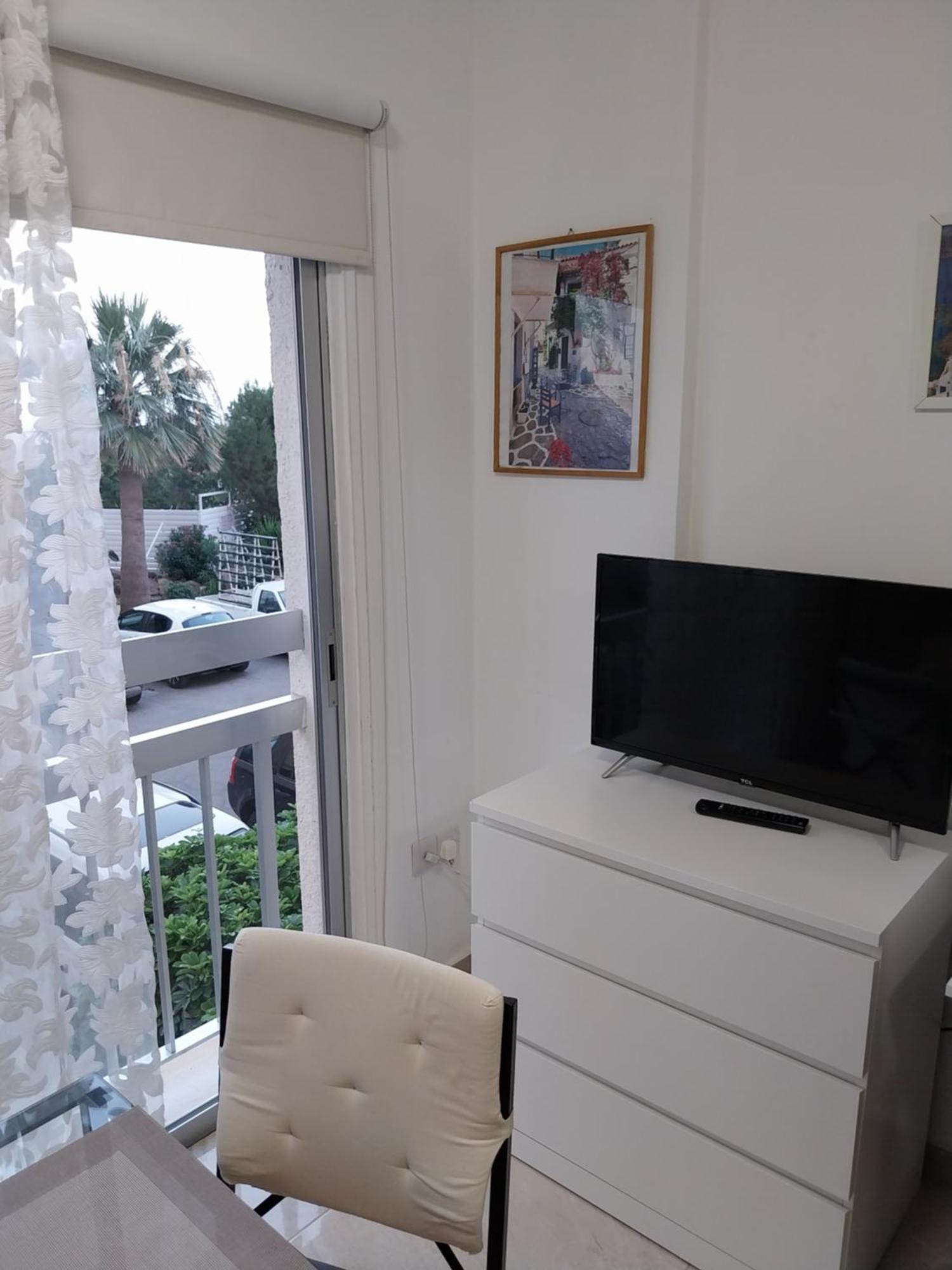 Stelia'S Seagate Studio Apt. Larnaca Luaran gambar