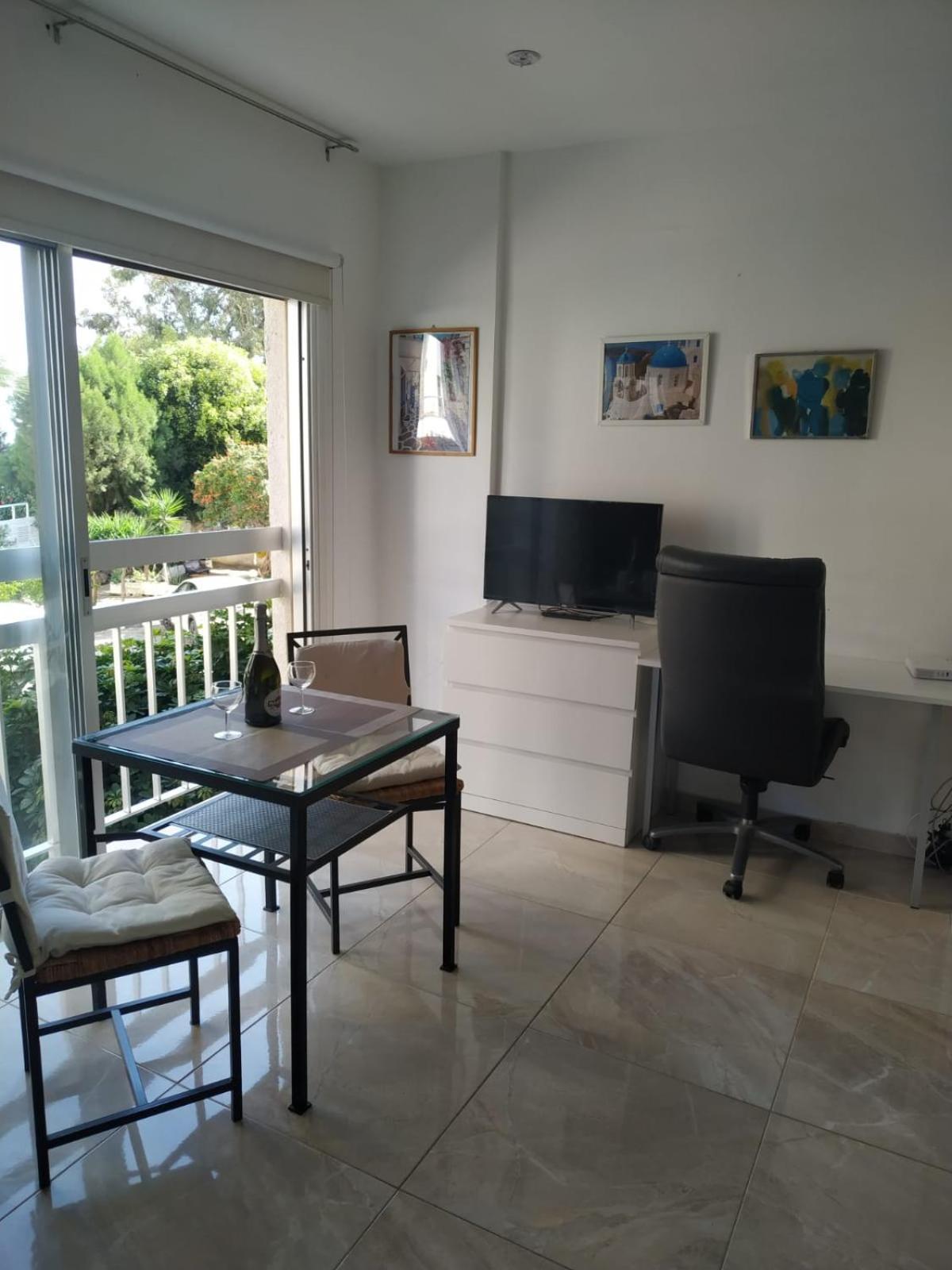 Stelia'S Seagate Studio Apt. Larnaca Luaran gambar