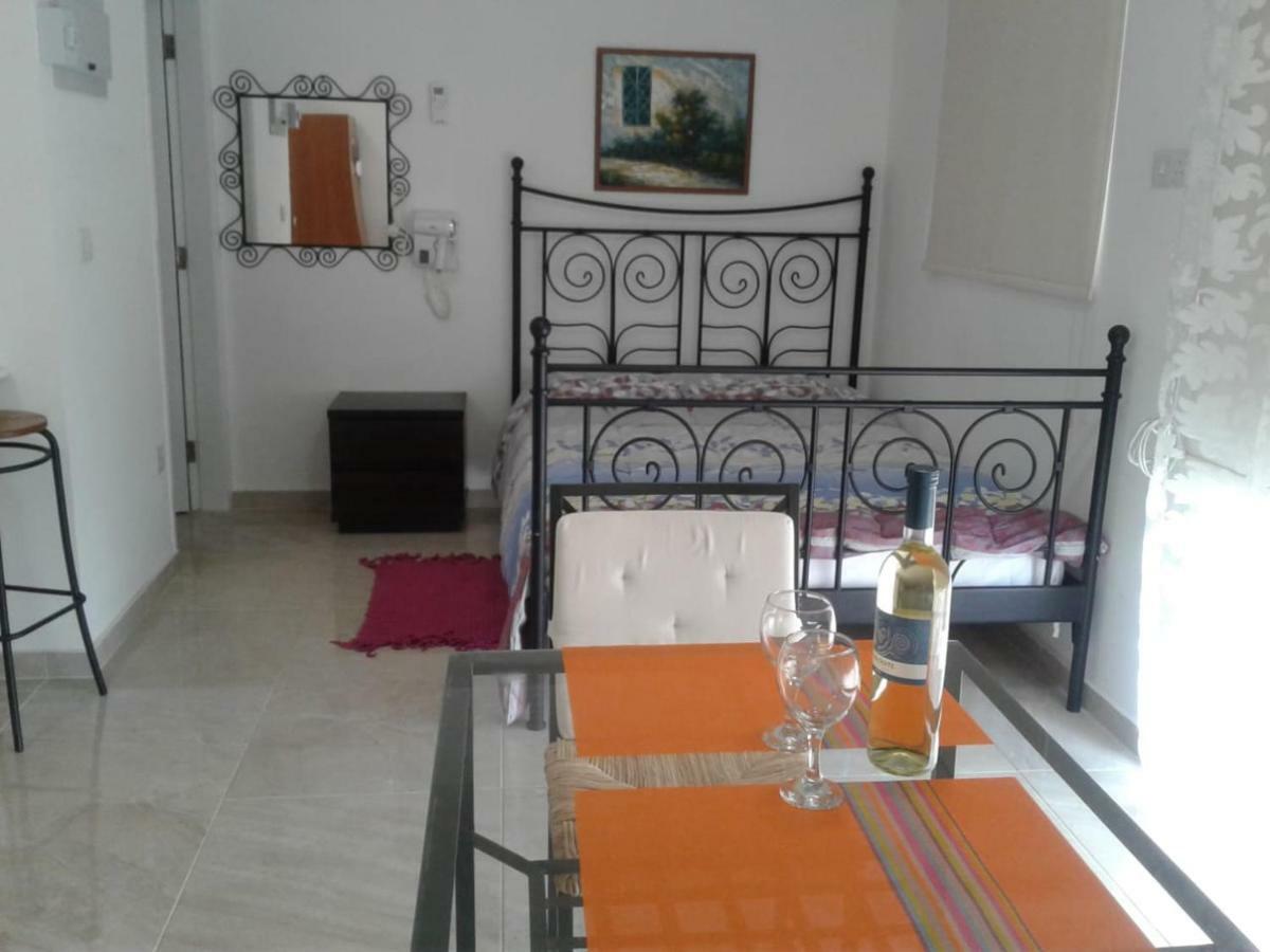 Stelia'S Seagate Studio Apt. Larnaca Luaran gambar